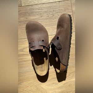 Men’s Birkenstocks Boston clogs 43 (men’s 10).
